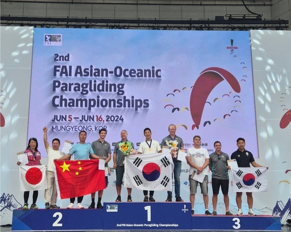 대한민국 패러글라이딩 국가대표 원용묵 선수 겸 감독과 그의 아들 원치권 선수가 함께 빛났다. 국제대회에서 두… 썸네일 이미지