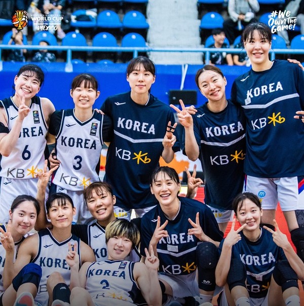 한국 여자농구, FIBA 월드컵 사전 예선 최종전에서 87-63 대승을 거둬...강이슬·박지수의 뛰어난 활약… 썸네일 이미지