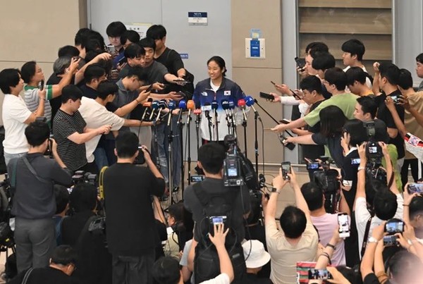 김택규 배드민턴협회장, "구세대 관행 전면 개선한다"... 안세영 코치 의견 수렴해 제도 혁신 약속 썸네일 이미지