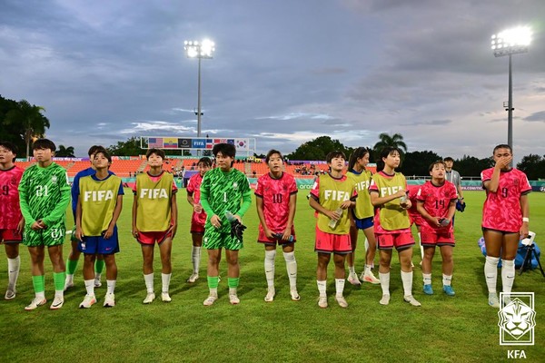 한국 U-17 여자축구, 미국전에서 0-5 완패…무승 탈락 수모의 비극 썸네일 이미지