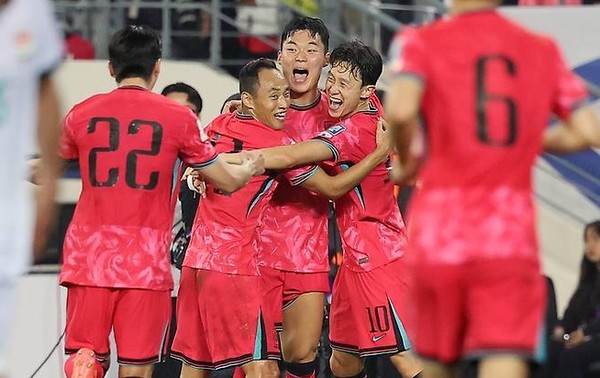 한국 남자 축구, FIFA 랭킹 22위로 한 계단 올라··· 이번엔 일본 15위에 도전합니다 썸네일 이미지