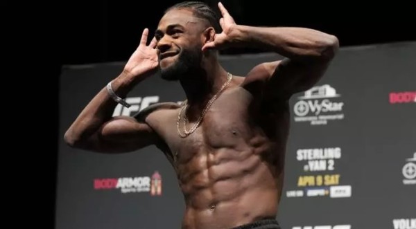 알저메인 스털링, UFC 310 프렐림 배치에 대한 논란 여전, "혼란스러워" 썸네일 이미지