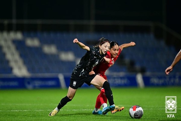 한국 여자 축구 대표팀, 세계 6위 캐나다에게 1-5로 완패하여 평가전 마무리 썸네일 이미지