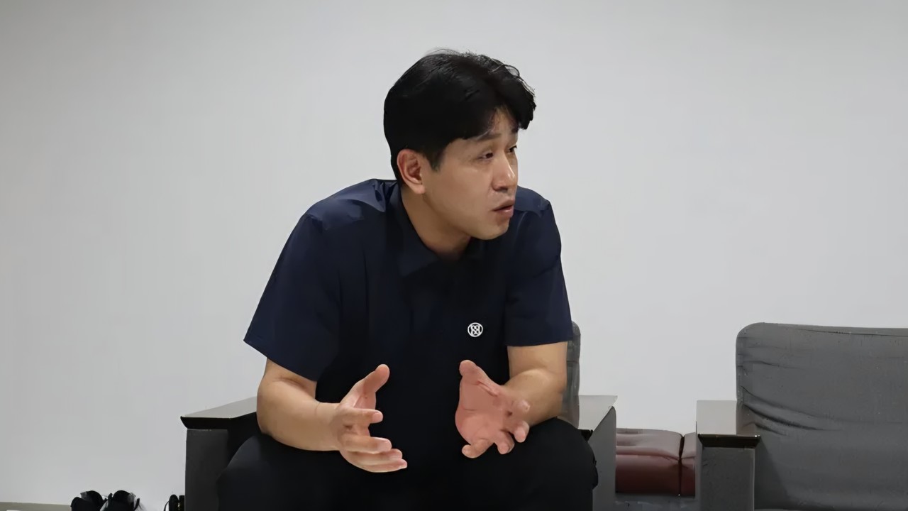한국도로공사 여자배구팀, 김종민 감독이 '피소'... "한솥밥 먹던 코치 폭행 혐의" 썸네일 이미지