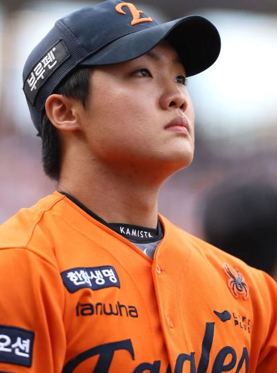 한화, 신인 정우주에게 한국시리즈 무대 맡았다... 문동주 감독 "얼마나 대단한지" 썸네일 이미지