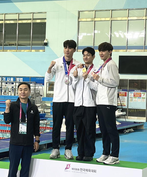 김영남, 다이빙 3형제 중 맏형, 역전 우승으로 전국체전에서 2관왕에 올랐다 썸네일 이미지