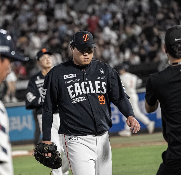 류현진, 한국시리즈 역대 선발투수 중 최다실점 경신… 21세기 '타이 기록' 창피한 굴욕을 안겨 썸네일 이미지