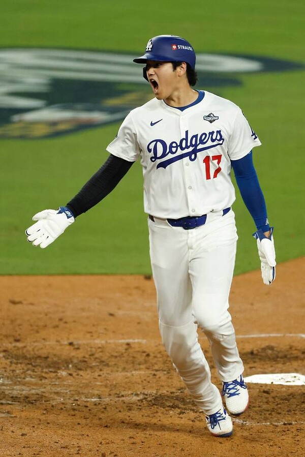 오타니 쇼헤이, 월드시리즈에서 홈런 터뜨려! 다저스에 2홈런으로 승리 선사 썸네일 이미지