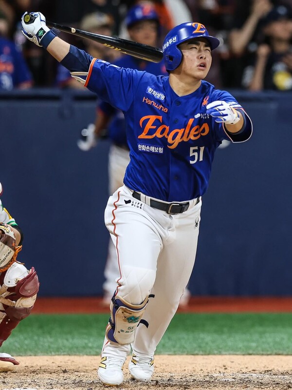 문현빈, 잠실에서의 첫 홈런 성공! "어려웠지만 넘어갔다...이제는 홈에서 반격 시작할 때" 썸네일 이미지