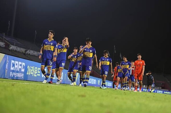 아산시, 충남아산FC '임금 체불 사태'… 예비비 27억 긴급 지원한다 썸네일 이미지