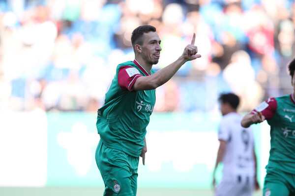 "대전 안톤, K리그1 35라운드 MVP 수상... K리그2는 루이스가 선정" 썸네일 이미지