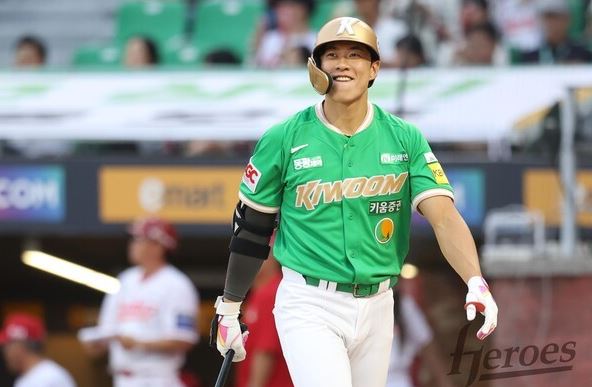 KBO 송성문, 美 언론보도에 의하면 3년 434억 계약설... 키움 120억 파기하고 MLB 진출할까? 썸네일 이미지