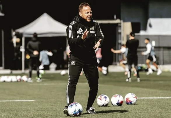 LAFC, 신임 감독 교체 조직 개편 중… 수석코치 '도스 산토스' 내부승진 가능성 높아 썸네일 이미지